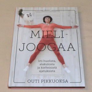 Outi Pikkuoksa Mielijoogaa
